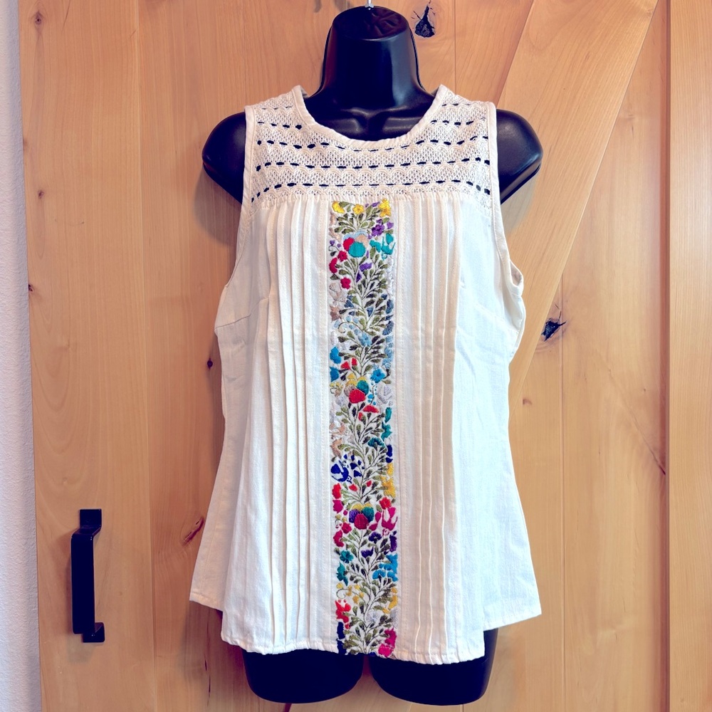 💕New Listing 💕Lovely Embroidered Cream Cotton Sleeveless Top